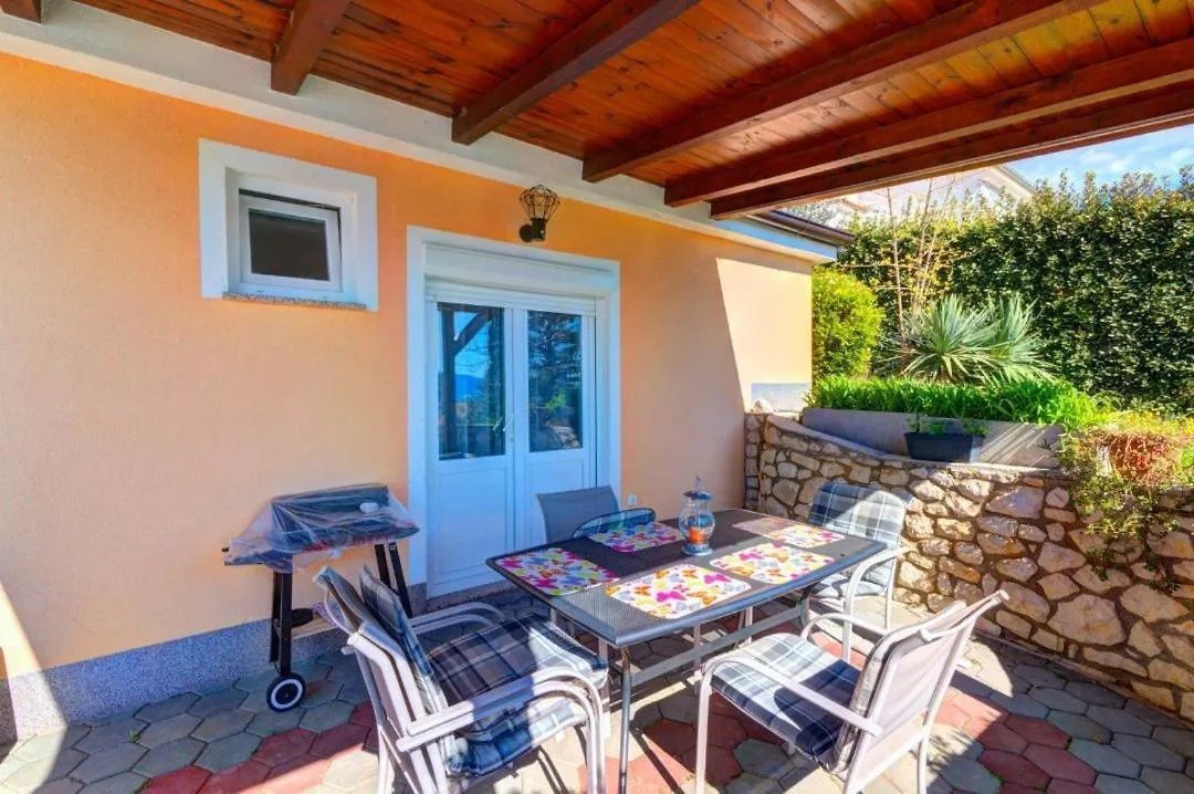 Jelka Nv 2 - Apartment For 4 Persons With Terrace And Private Parking Novi Vinodolski