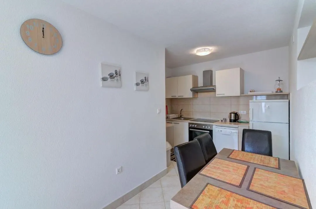 Jelka Nv 2 - Apartment For 4 Persons With Terrace And Private Parking Novi Vinodolski Croatia