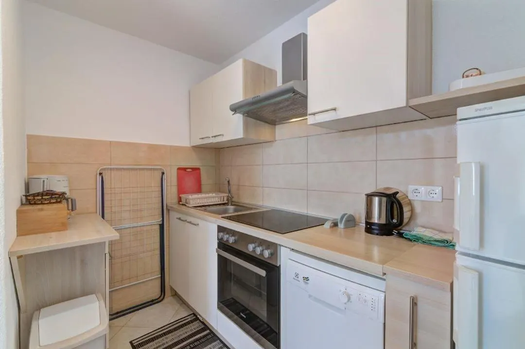 Jelka Nv 2 - Apartment For 4 Persons With Terrace And Private Parking Novi Vinodolski